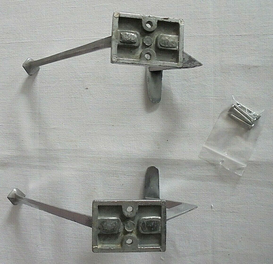 Lot de 2 patères métal avec 4 vis