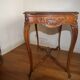 Table bureau et sa chaise de style Louis X.V. en noyer