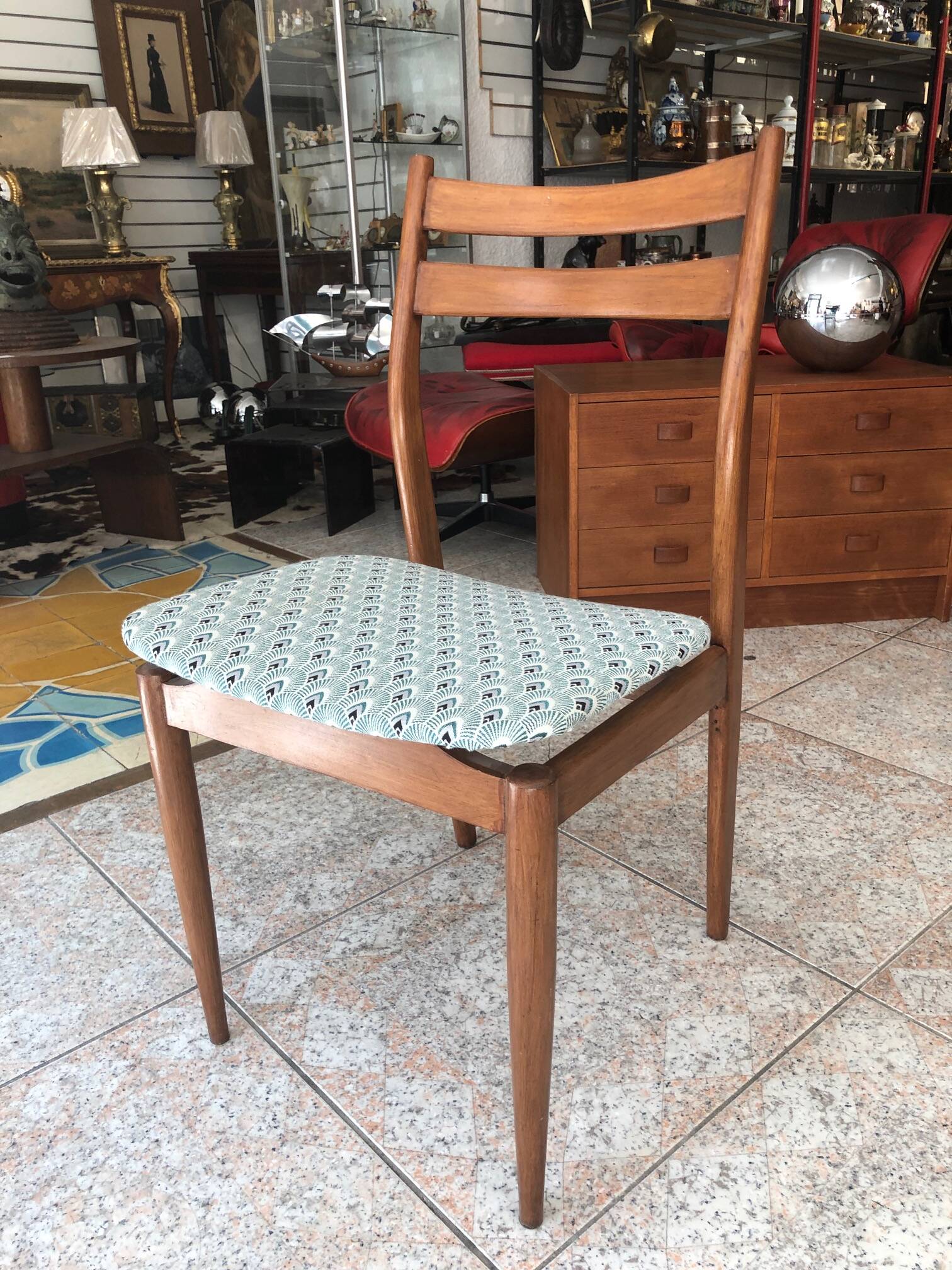 6 Scandinavian chairs