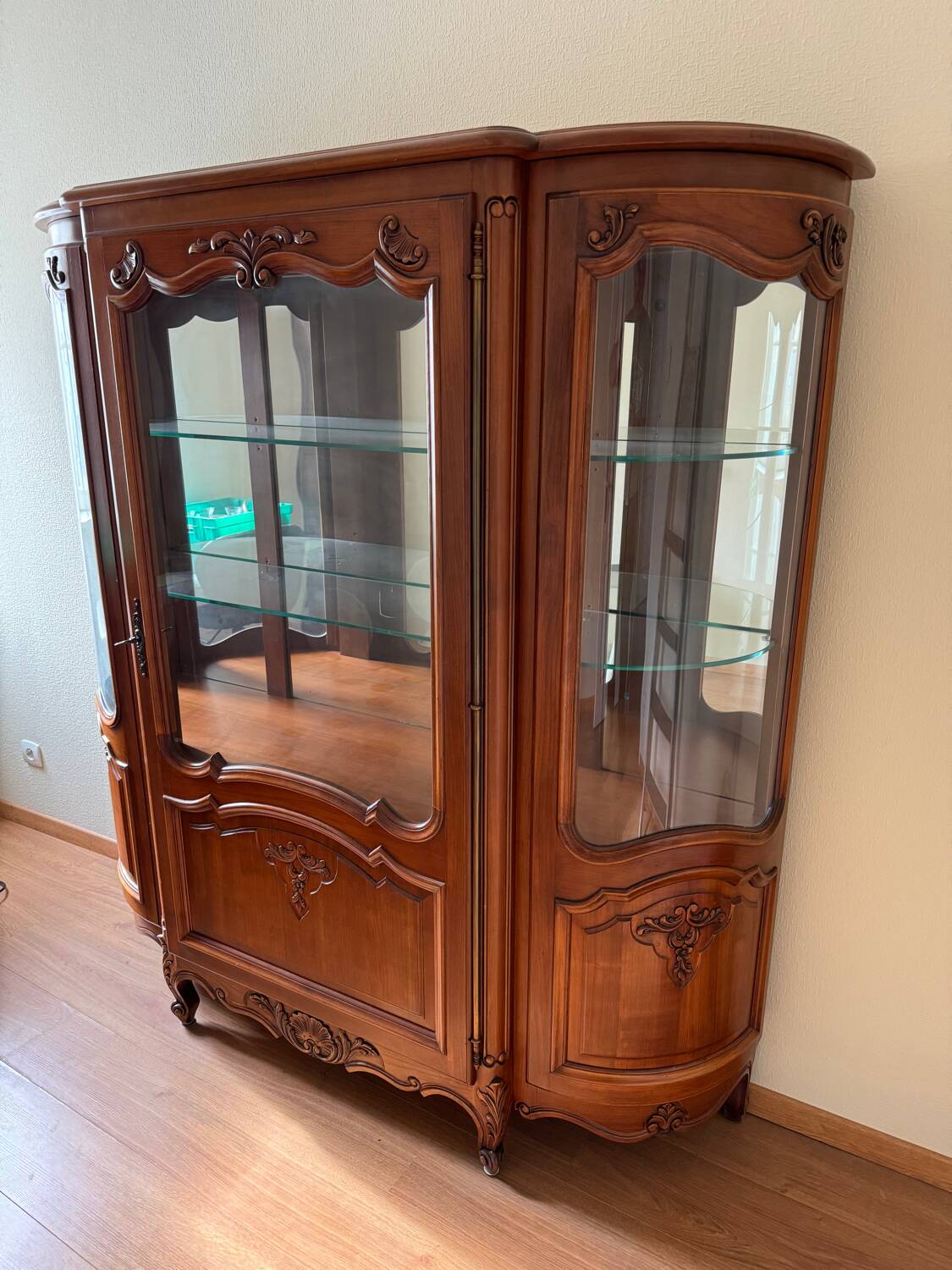 Vitrine vaisselier style Louis XV
