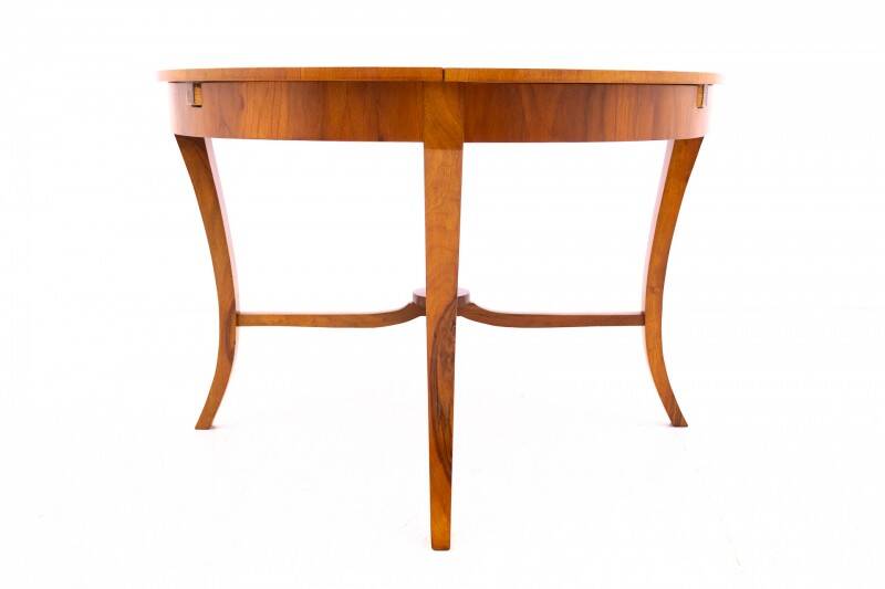 Art Deco round table from the 40s, Poland. After renovation.