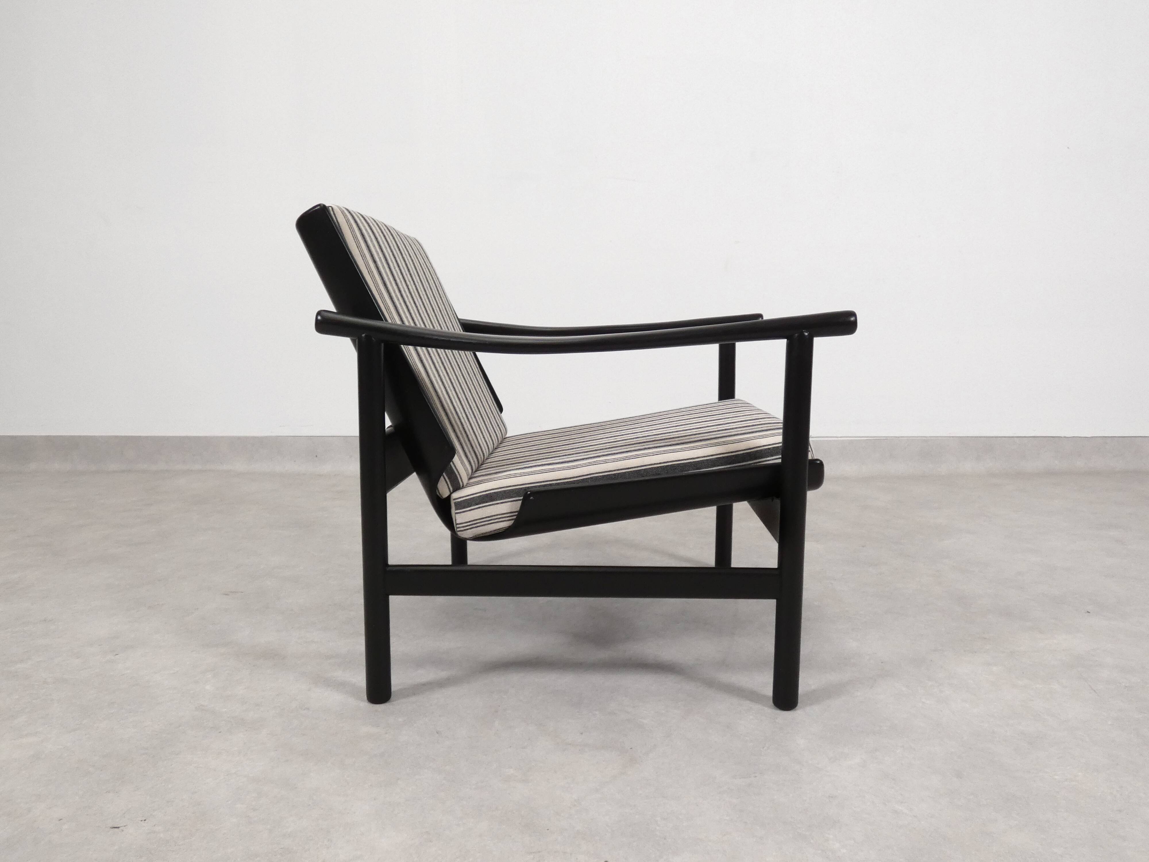 Wooden Scandianvian arm chair