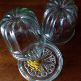 Paire d'anciens moules cannelés en verre. Moules à kouglof / Moules à confitures