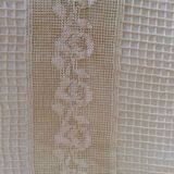 Dessus lit ancien en crochet et broderies.