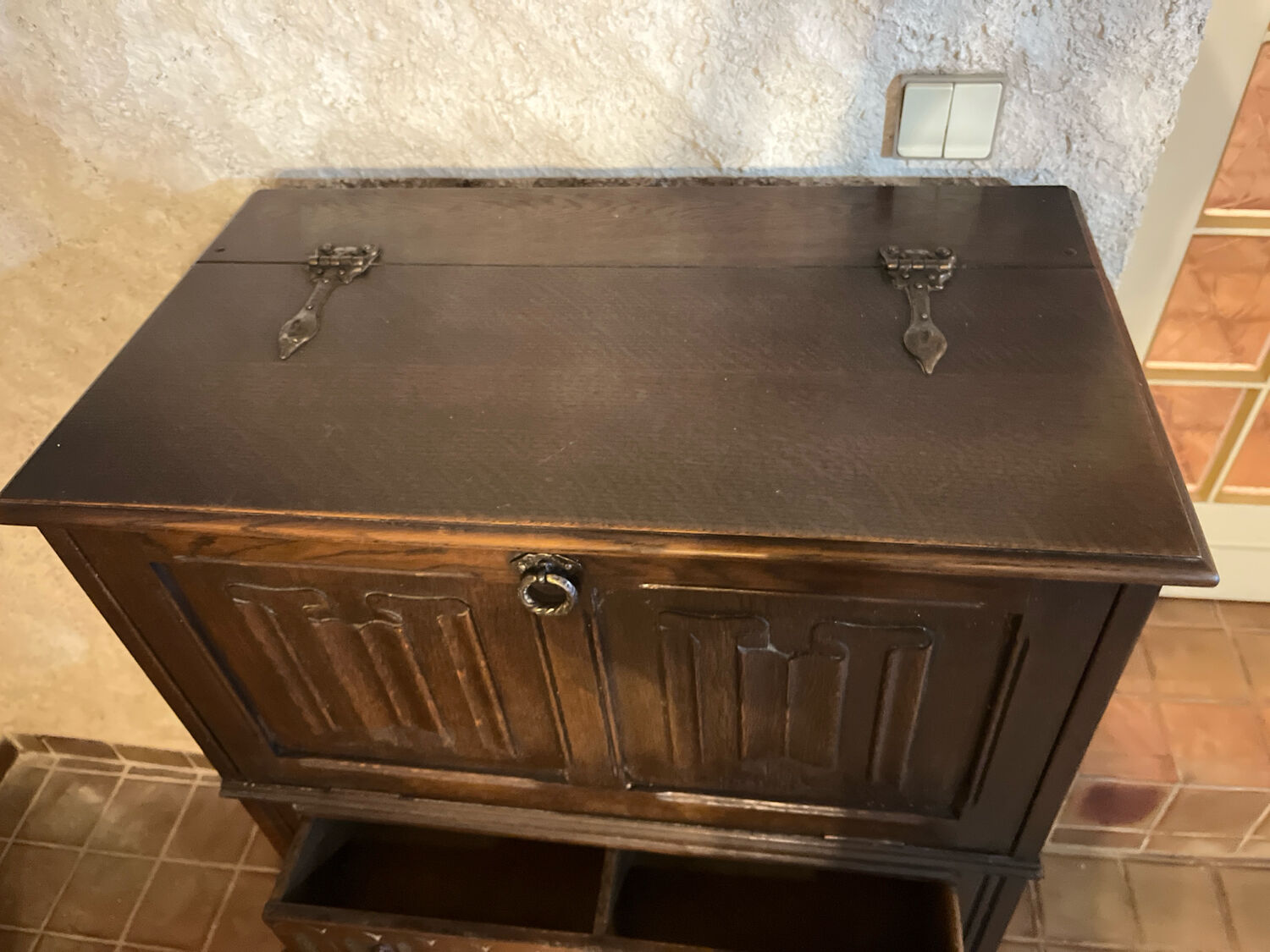 Jaycee Furniture English Bar Cabinet