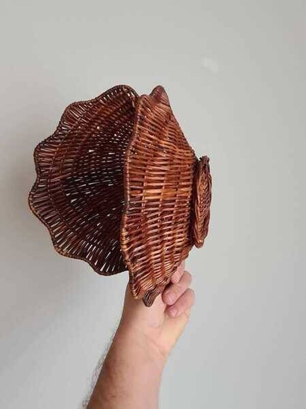 Panier coquillage vintage en osier français, décoration bohème