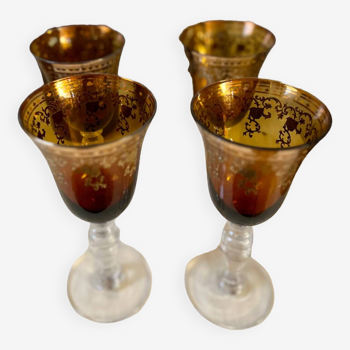 Lot de 4 verres sur pied anciens