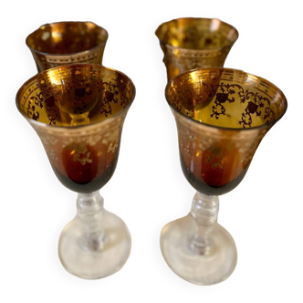 Lot de 4 verres sur pied anciens