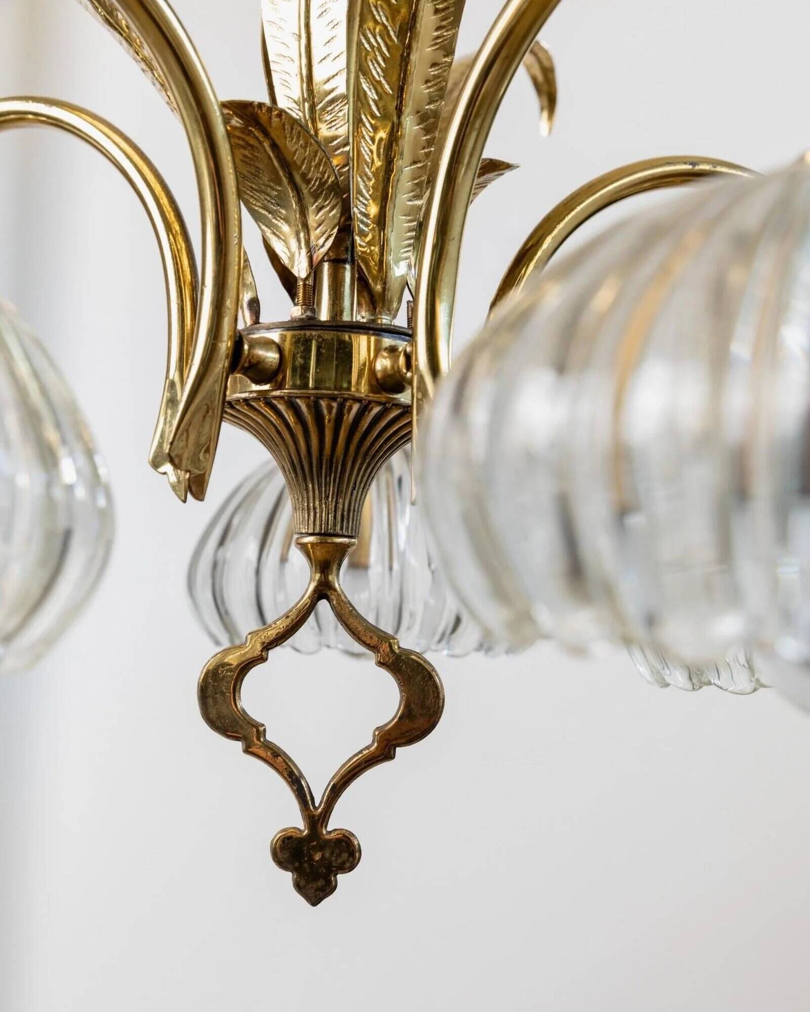 XL Clear Murano Glass and Brass Chandelier, Liberty-Style Organic Leaf Design, Italian 1960s