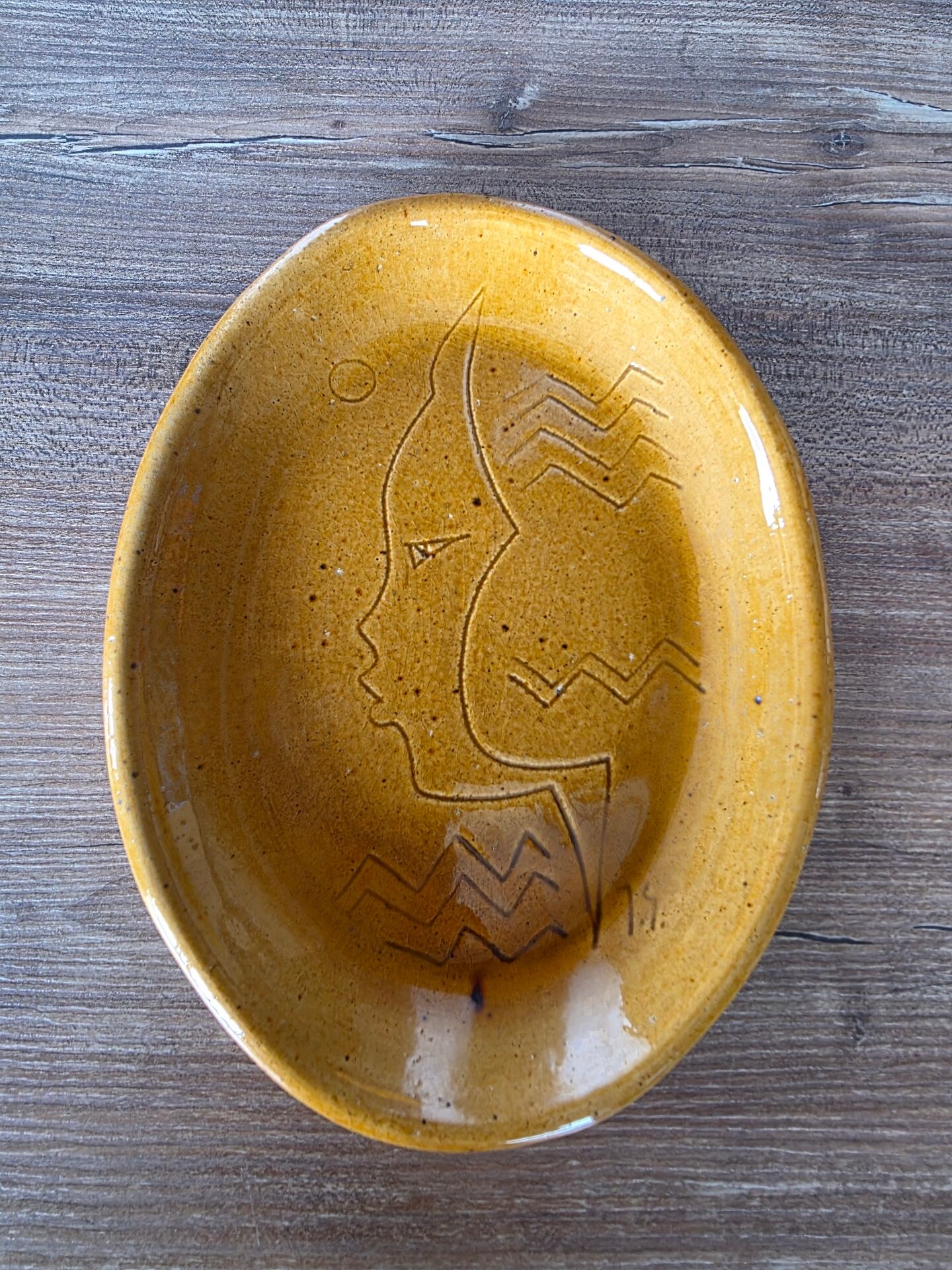 Empty pocket bowl Vallauris Foucard-Jourdan 1959 Incised profile decoration