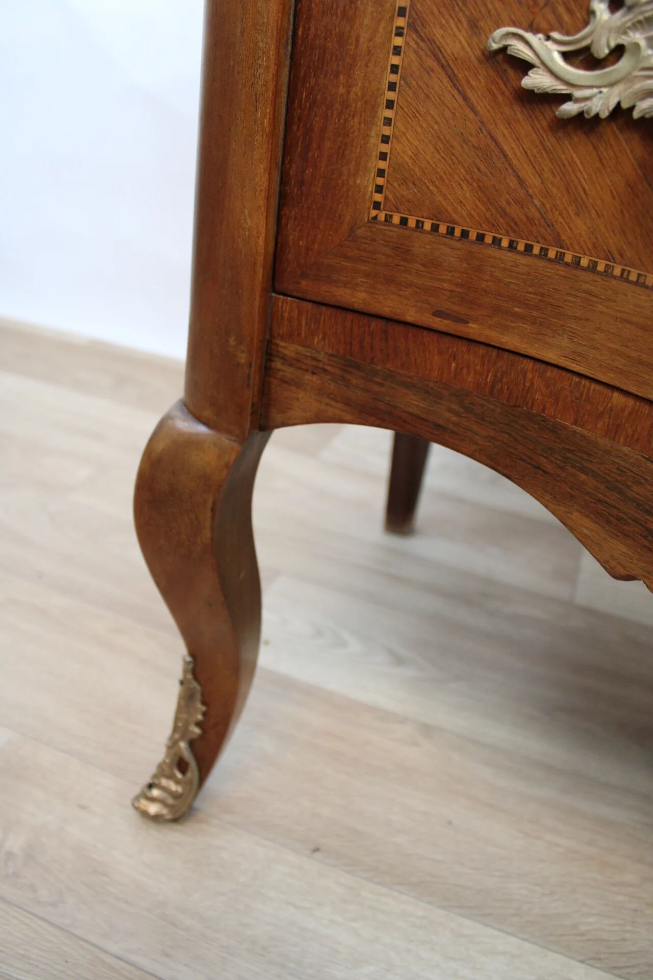 Commode sauteuse vintage scandinave en bois et marbre rose, années 1960
