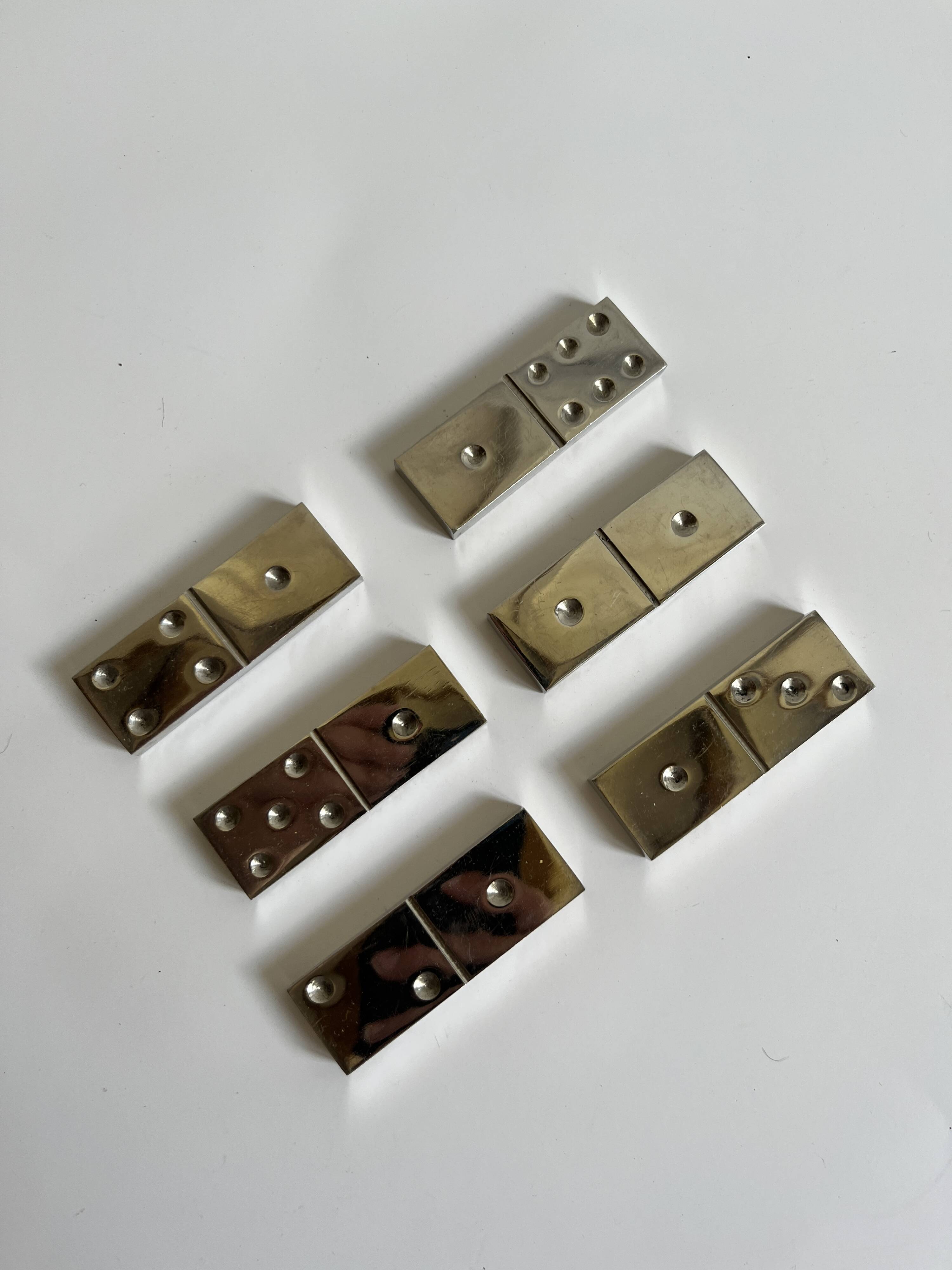 Domino metal knife holder