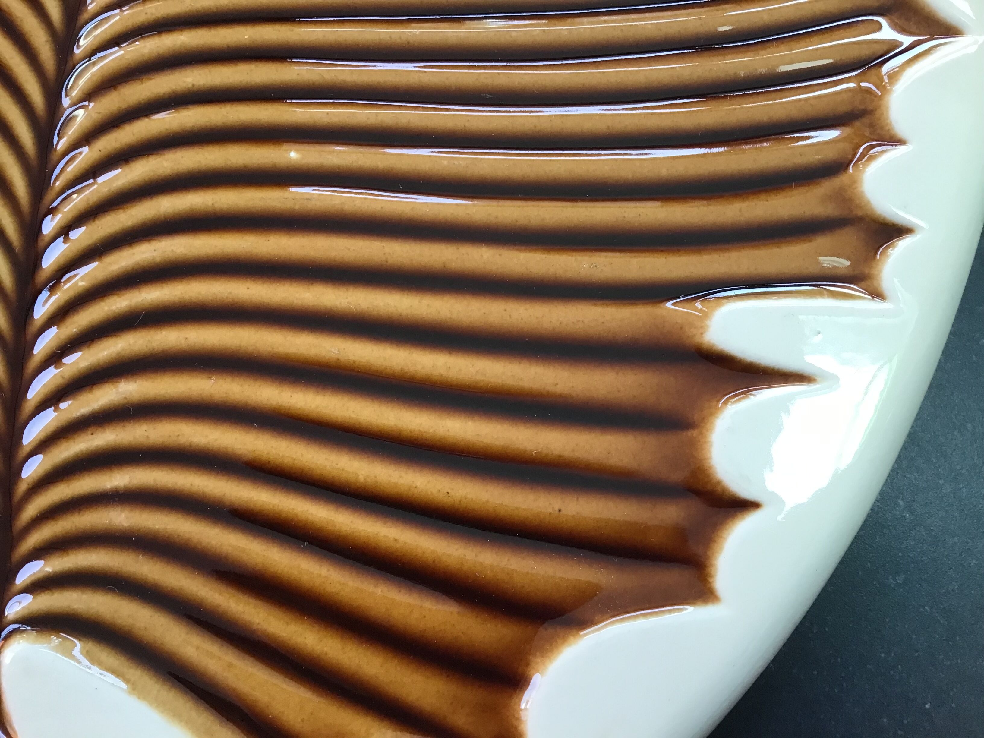 Verceram cheese board, leaf decoration