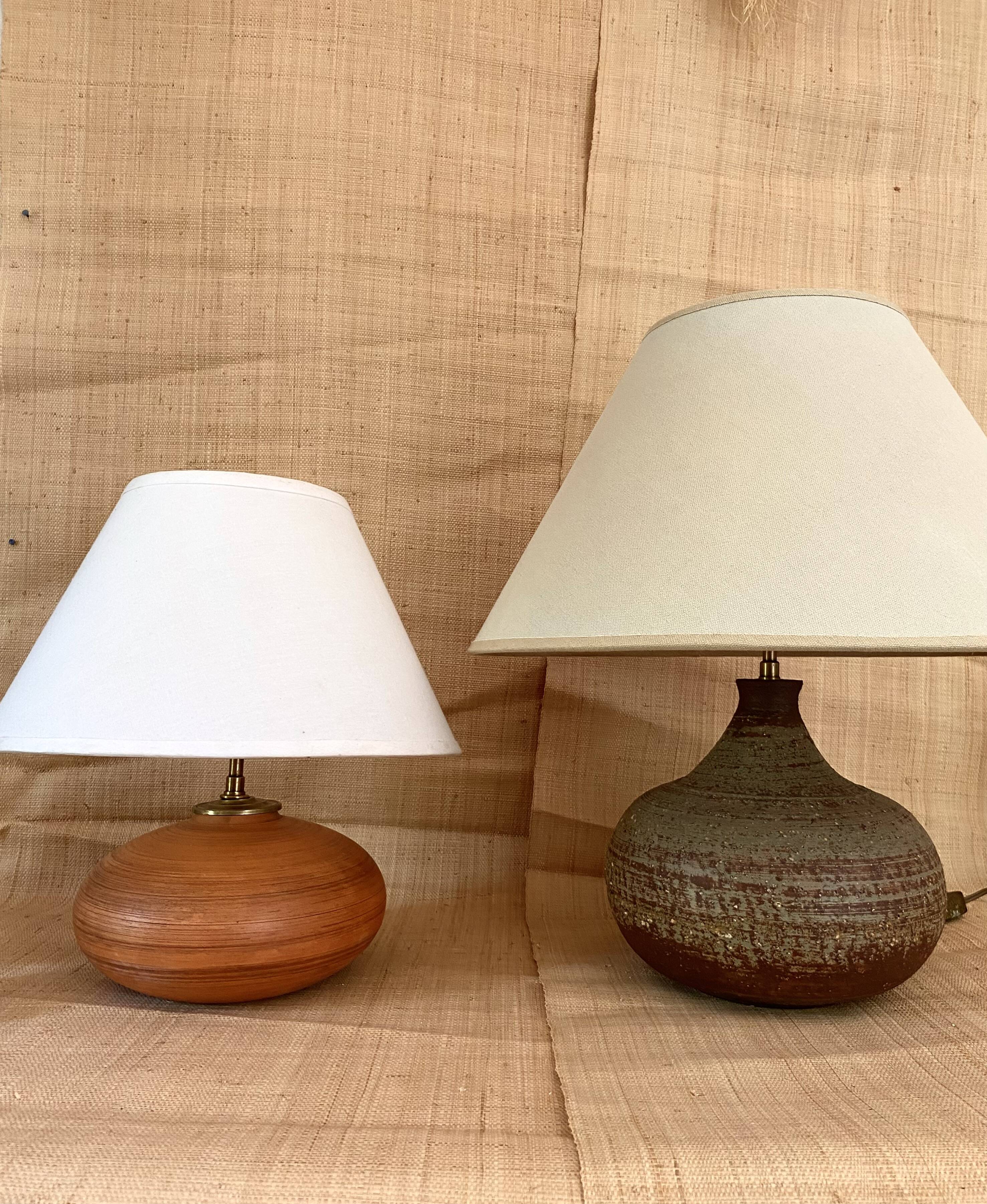 Terracotta lamp, 2M fabric cable, cotton shade.