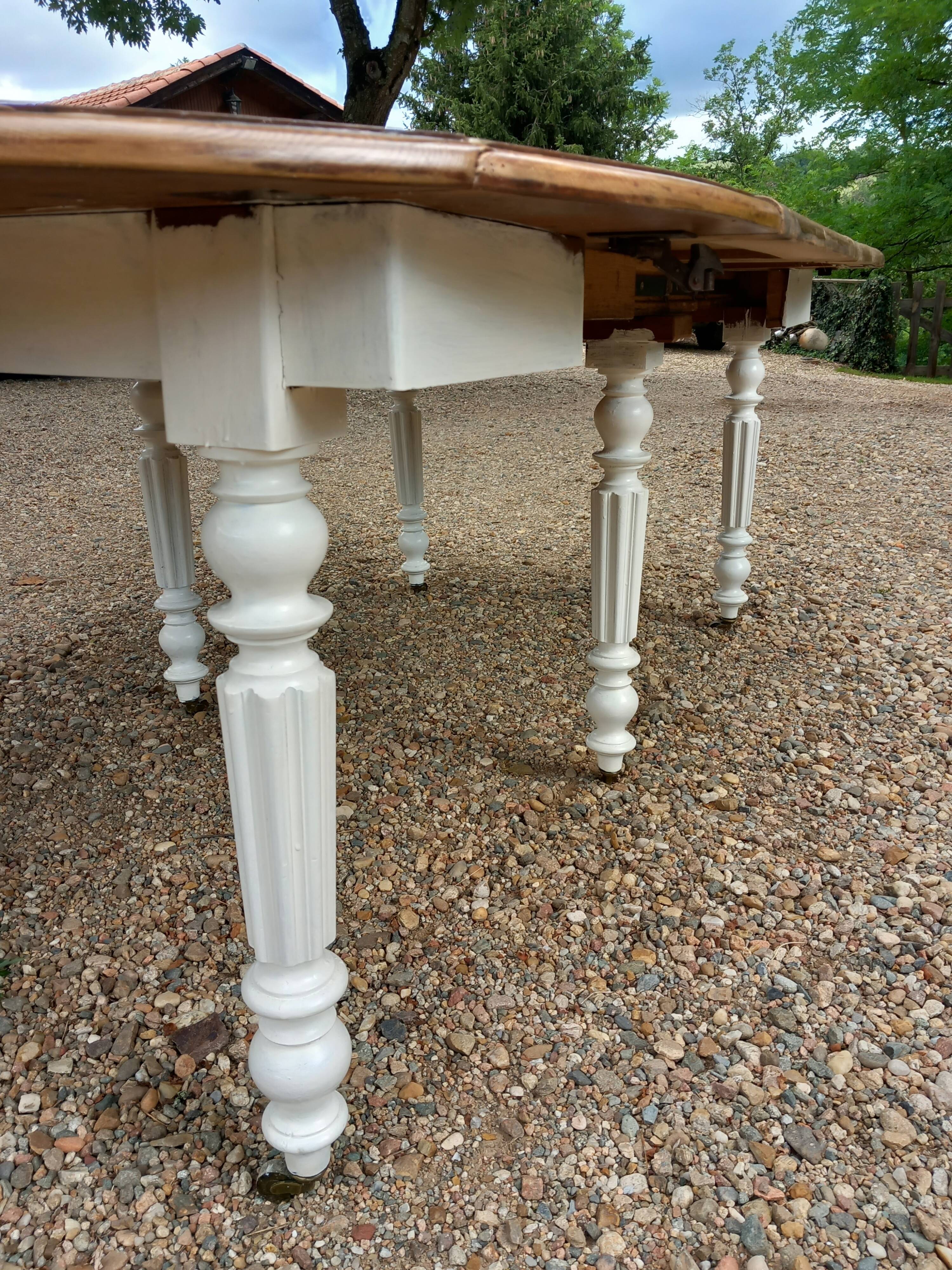 Antique solid wood table, round/oval extendable