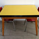 Table formica jaune et pieds bois années 50