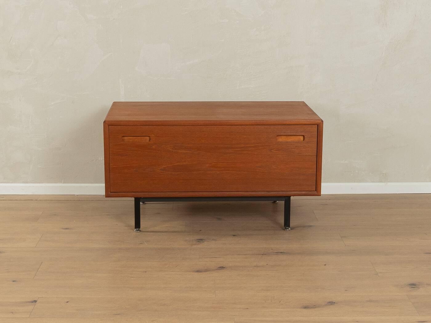 1960s Dresser