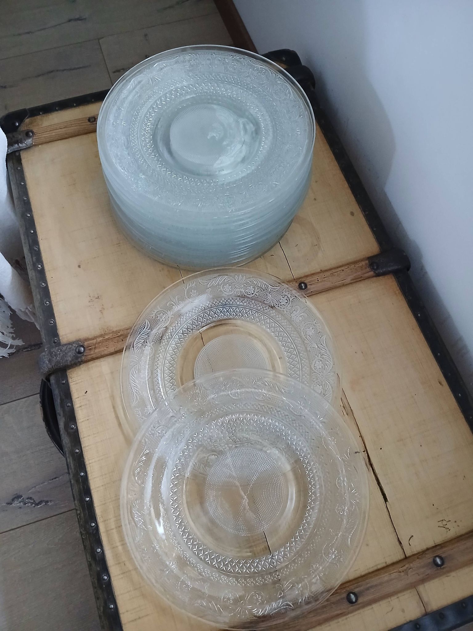 15 assiettes plates vintages années 70/80