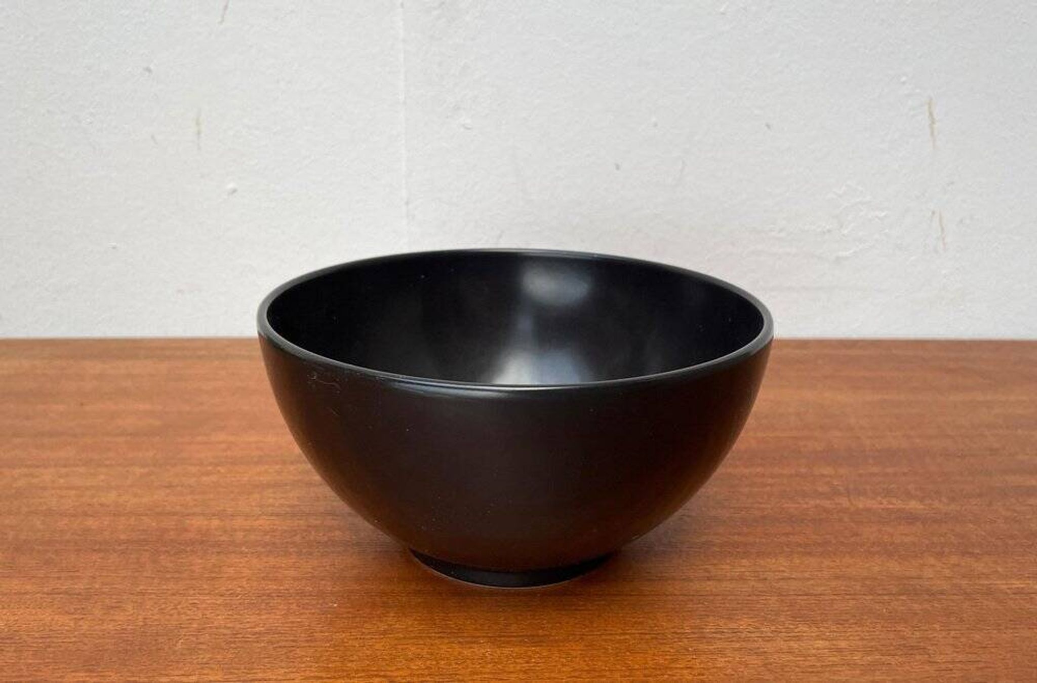 Mid-century German minimalist ceramic bowl by Wächtersbach, 1960s.