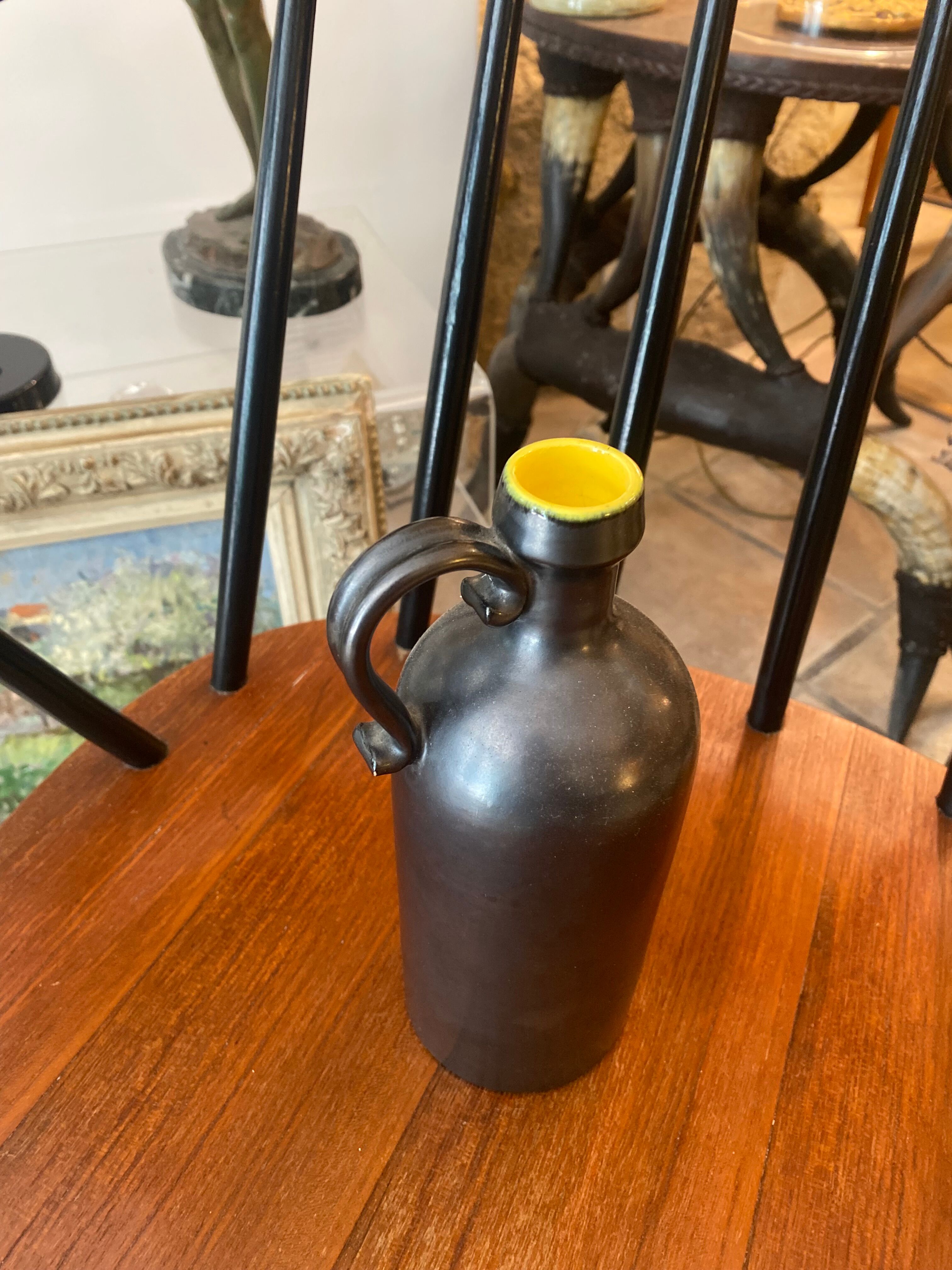 Two-tone ceramic bottle