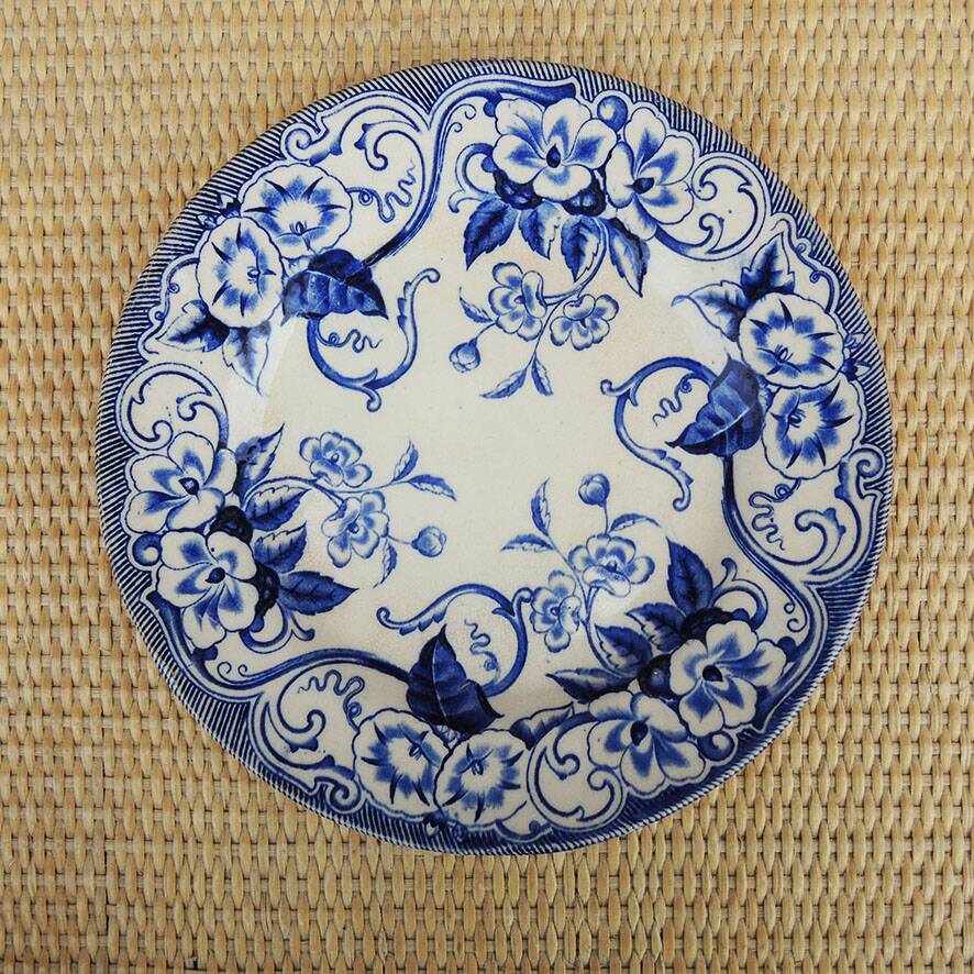 Ancienne assiette à dessert Creil Montereau – Flora