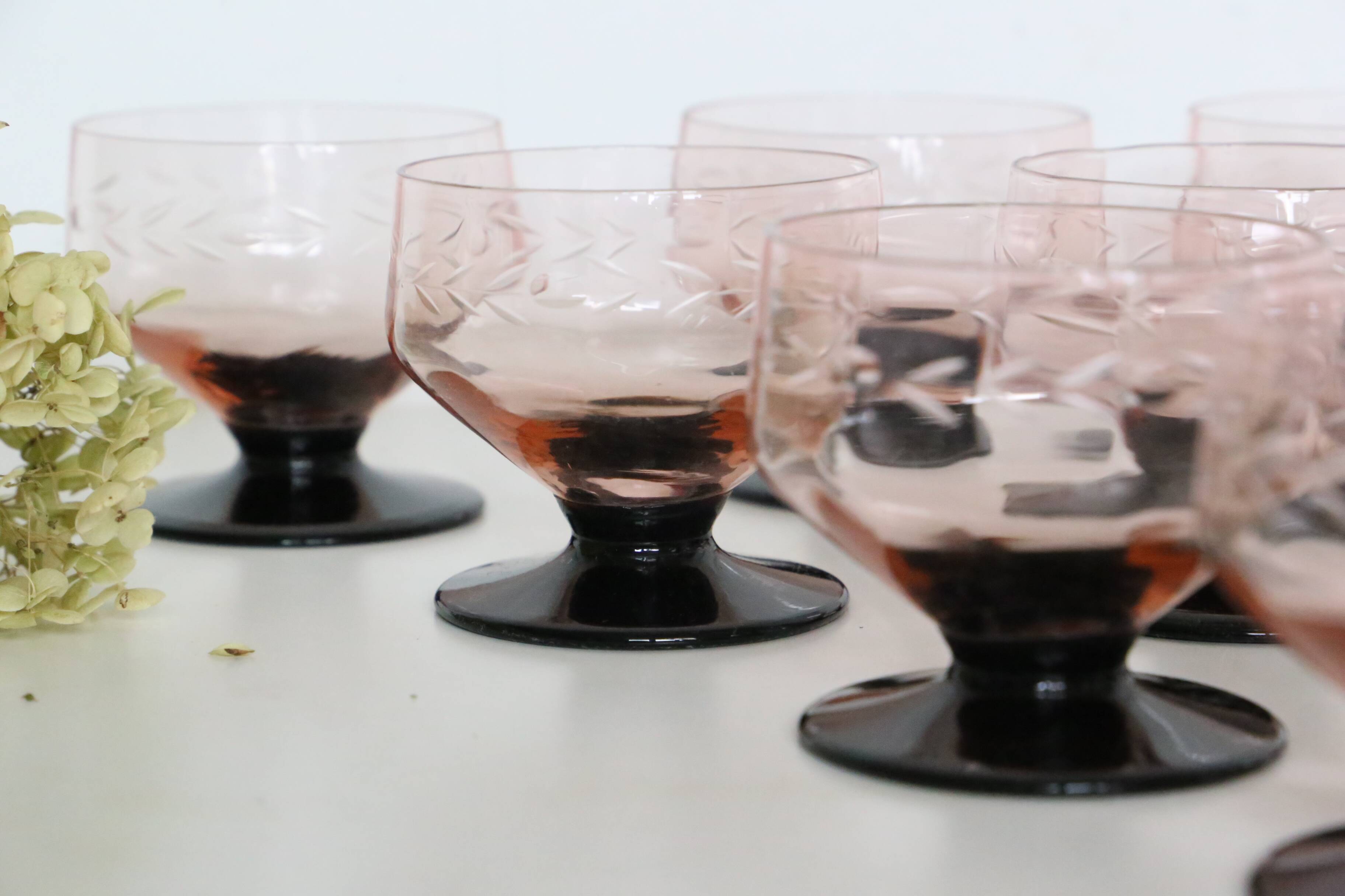 Set de 11 coupes à pied rose, vintage, 1950, mid century