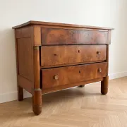 Meuble de rangement ancien en bois avec vitrine
