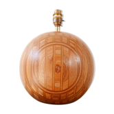 Lampe danoise de table en bois globe de mi-siècle par Dyrlund