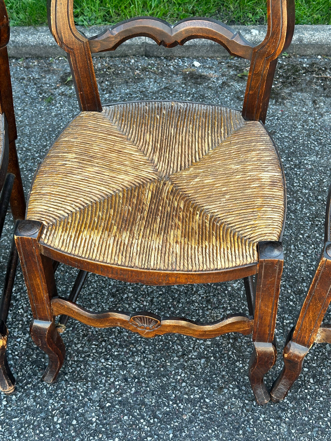 Set of 4 Louis XV straw chairs – solid wood – curved backrest