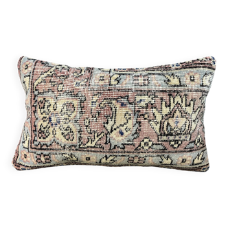 Coussin de tapis délavé fait à la main