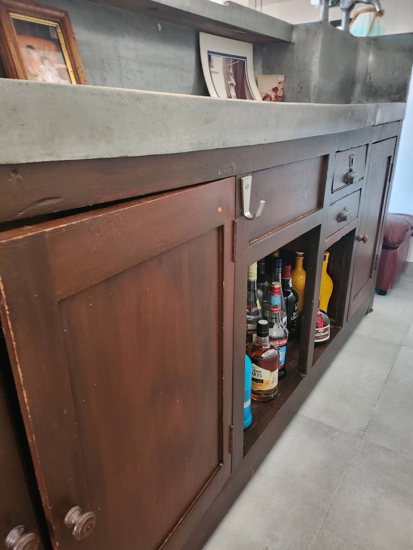 Verital pewter bar