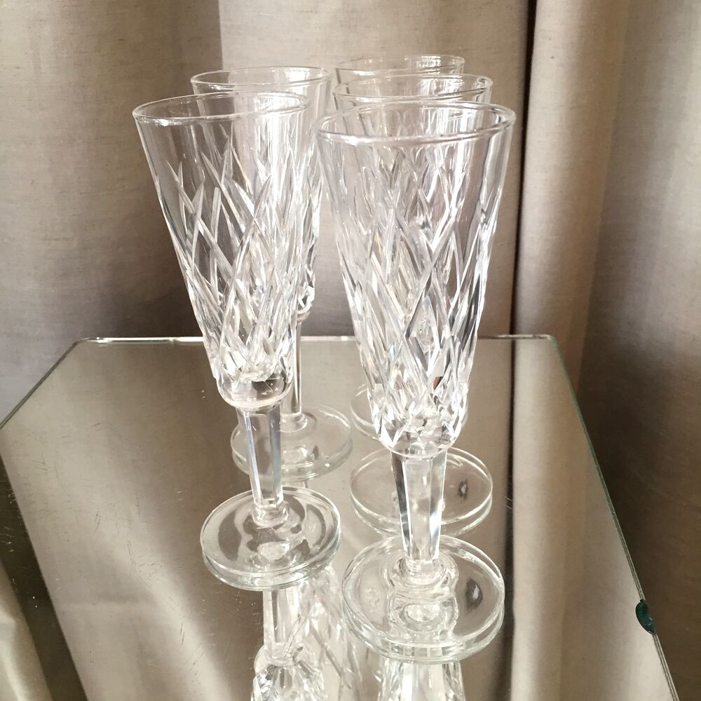 Suite of 5 crystal champagne flutes