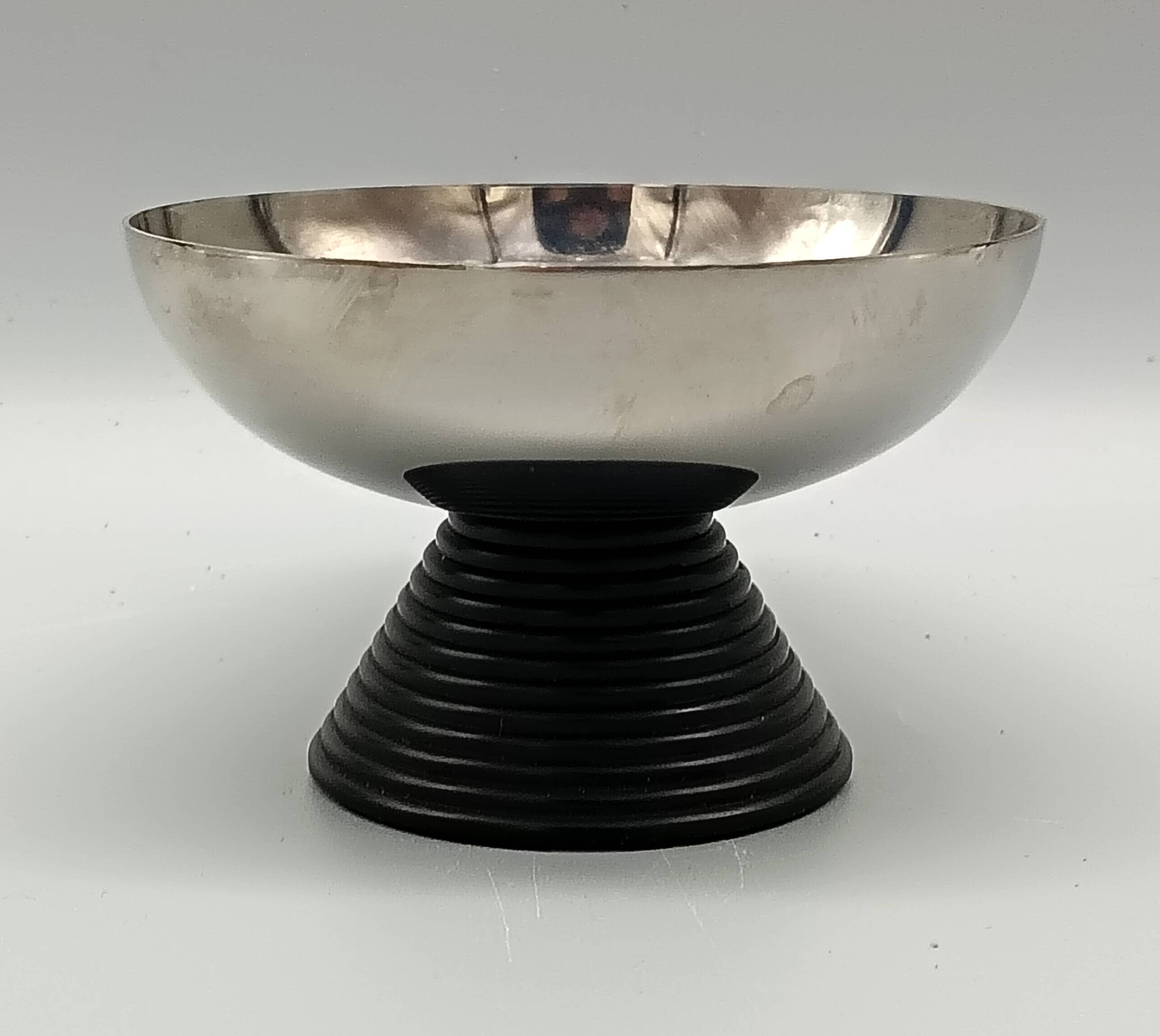 6 coupes à glaces en métal chromé et pieds en plastique noir, design 1970