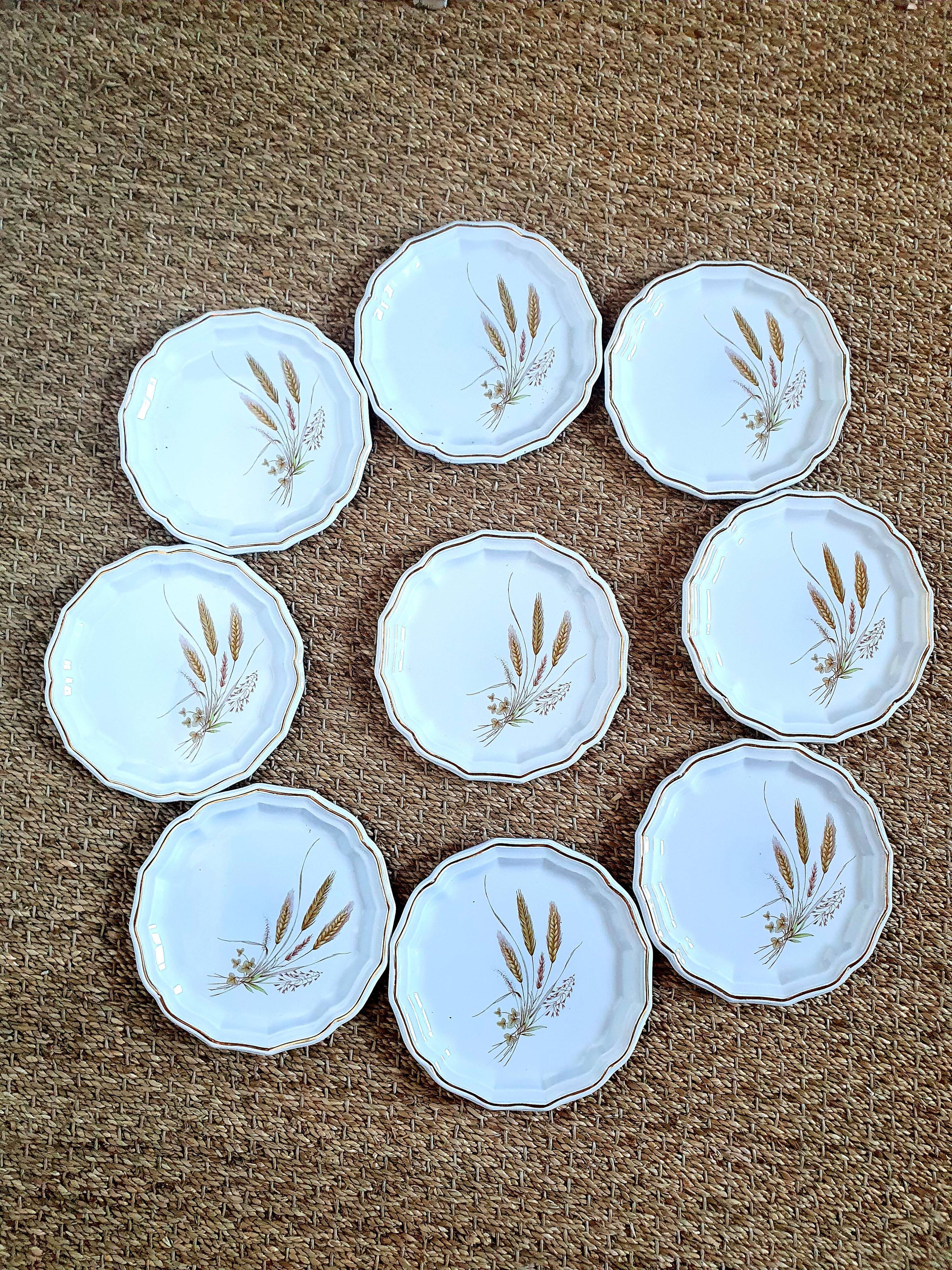 Eight country-patterned dessert plates