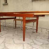 Scandinavian table in expandable teak 1960