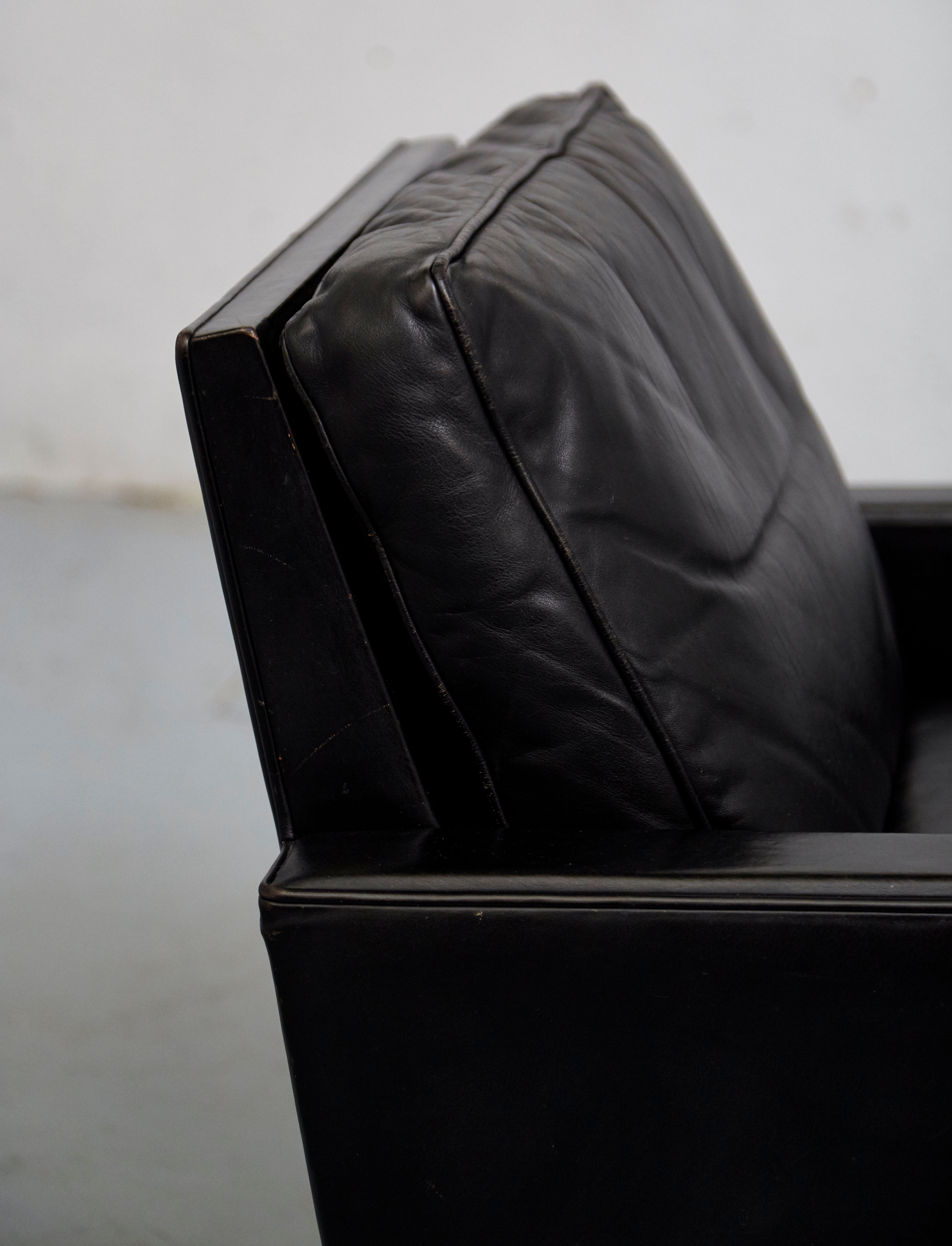 Lounge chairs by George Nelson for Herman Miller