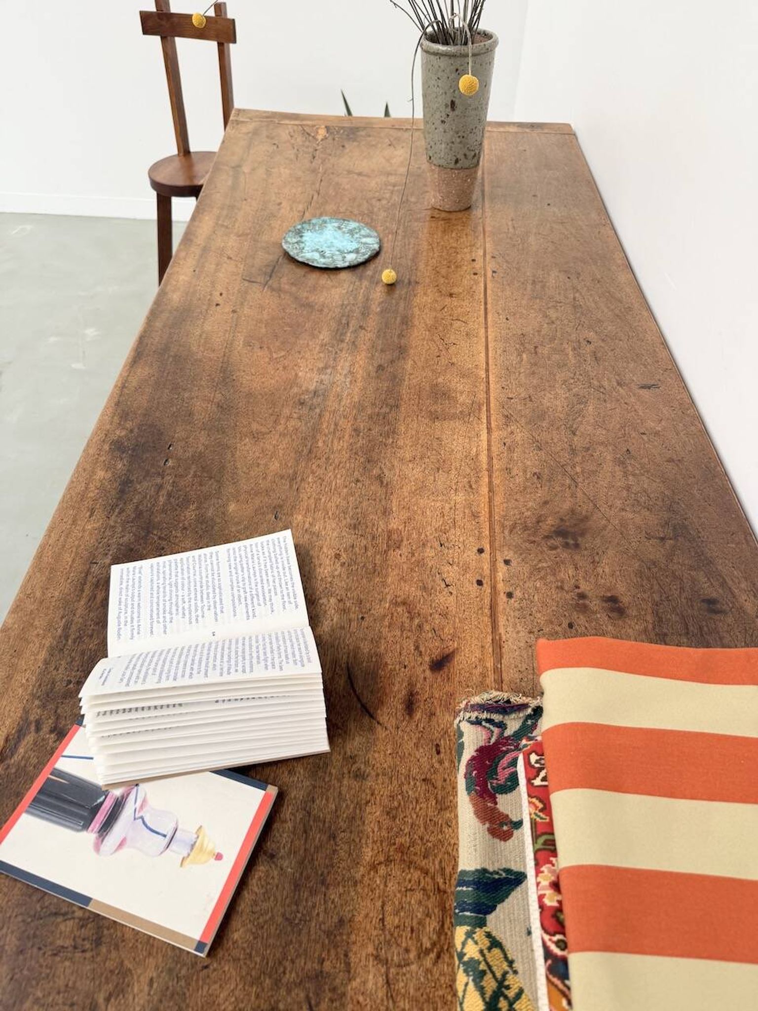 Table, drapière en noyer, XIXème s.