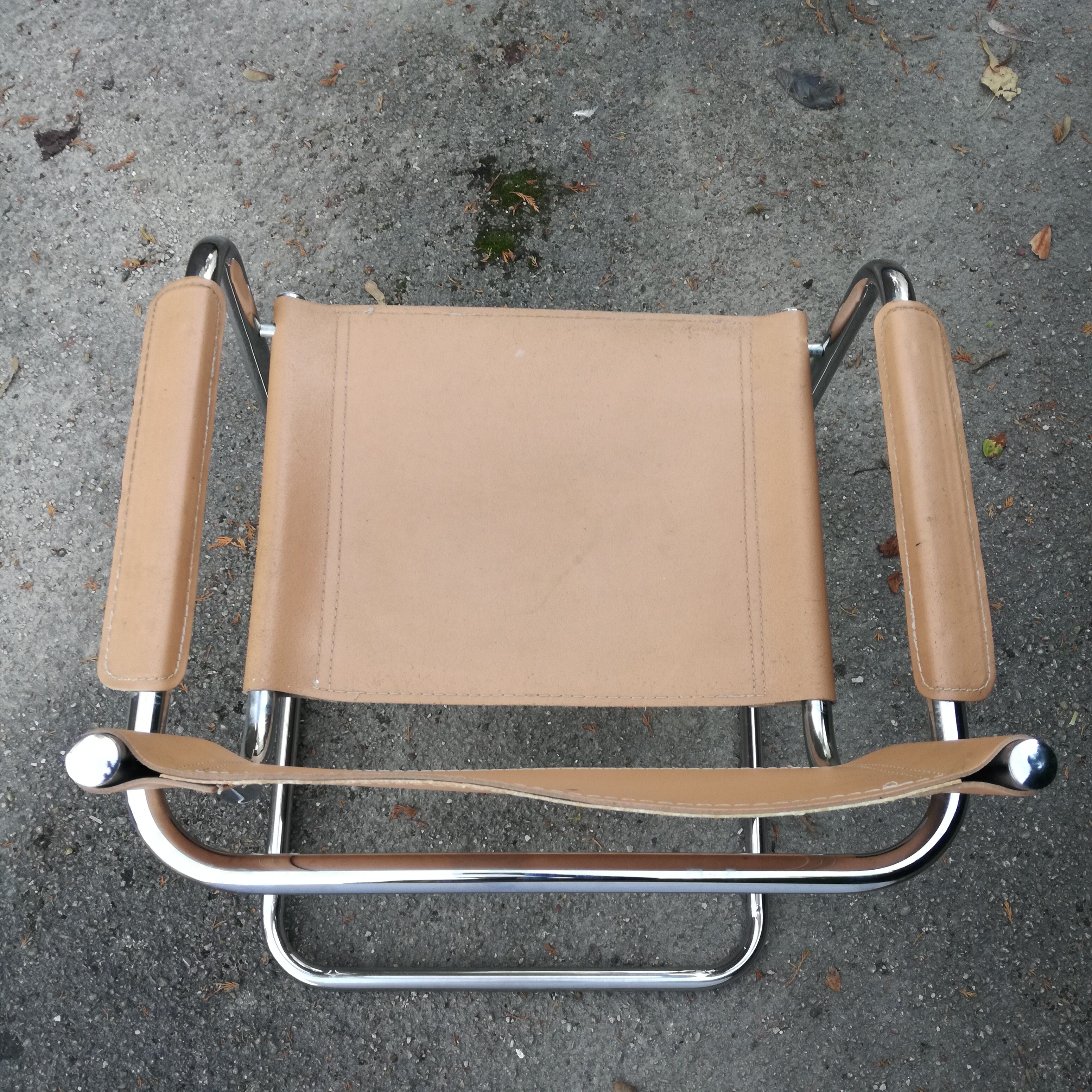 Peach-coloured leather Cantilever armchair
