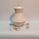 Vase with lid