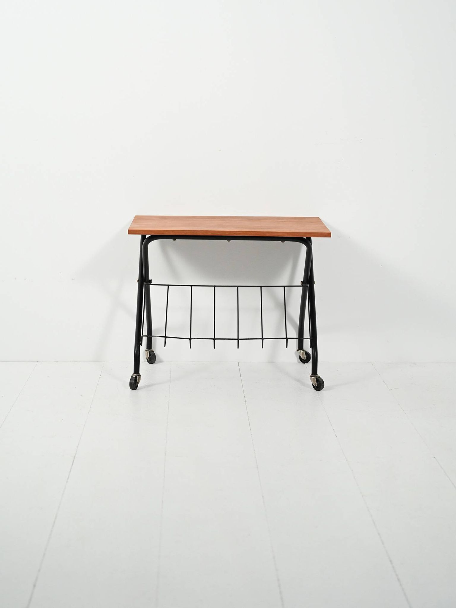 Table basse scandinave avec porte-revues, années 1960-70