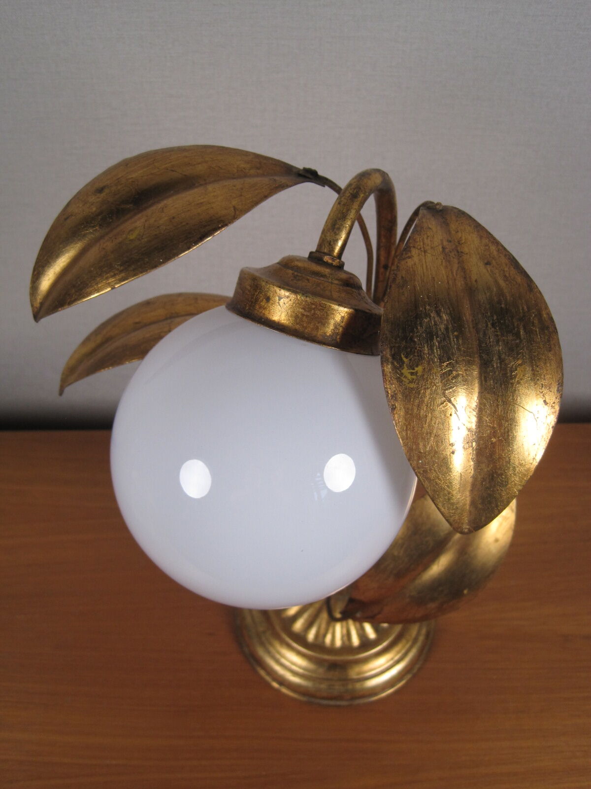 Lampe de table vintage sixties fleur clochette muguet et feuillage en métal doré