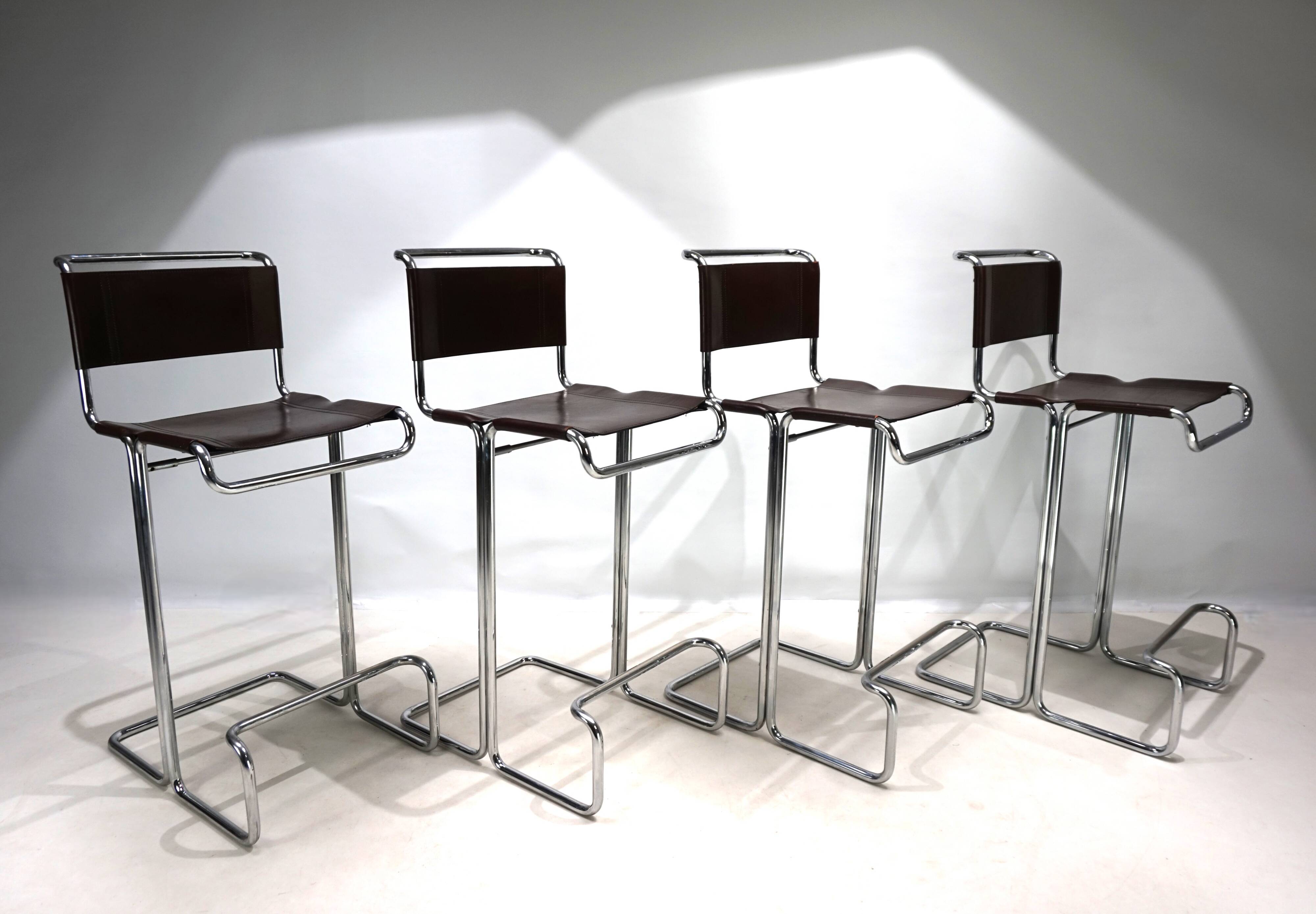 Ensemble de 4 tabourets de bar en acier tubulaire Linea Veam, 1960