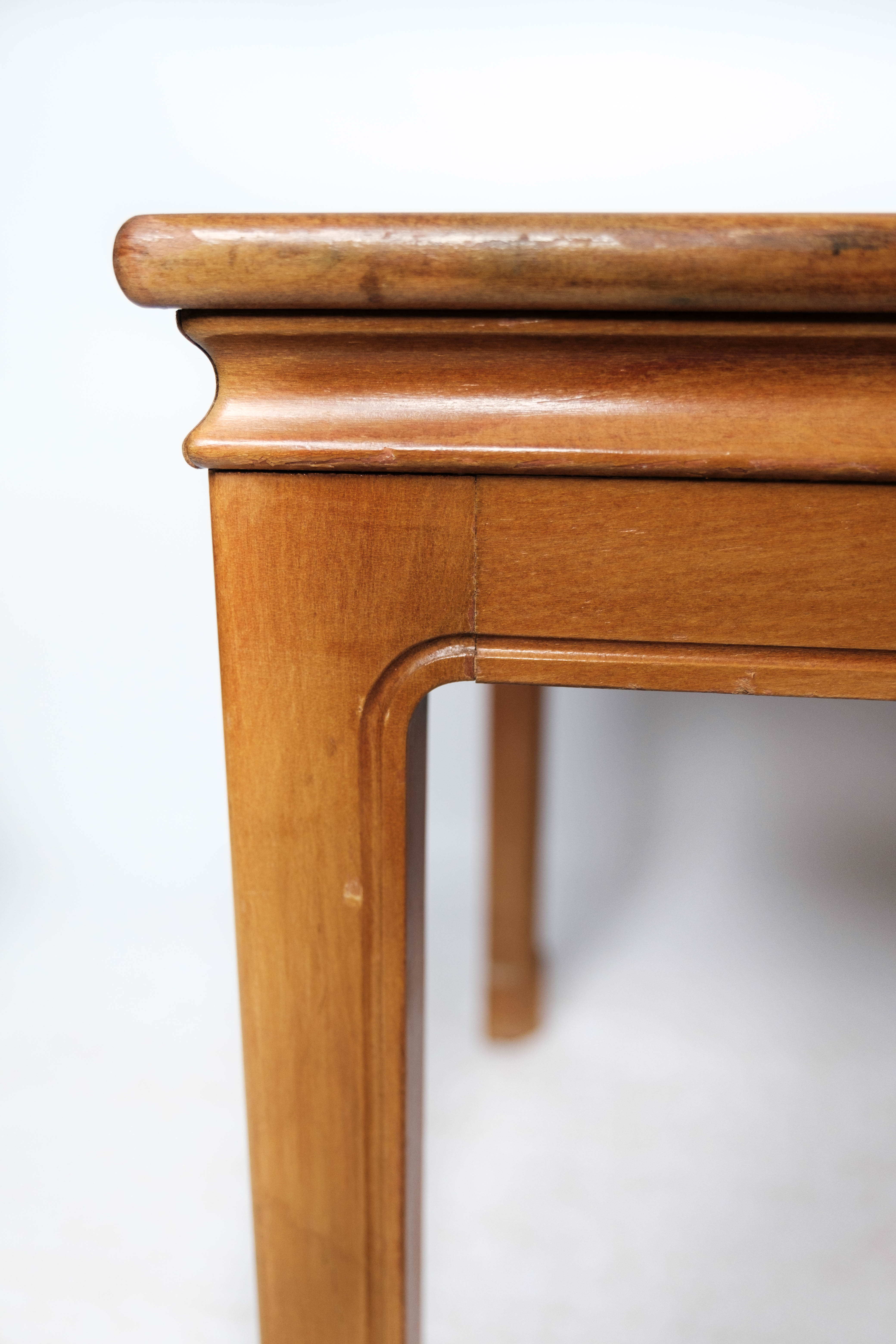 Coffee table in light mahogany of Danish design from the 1960s