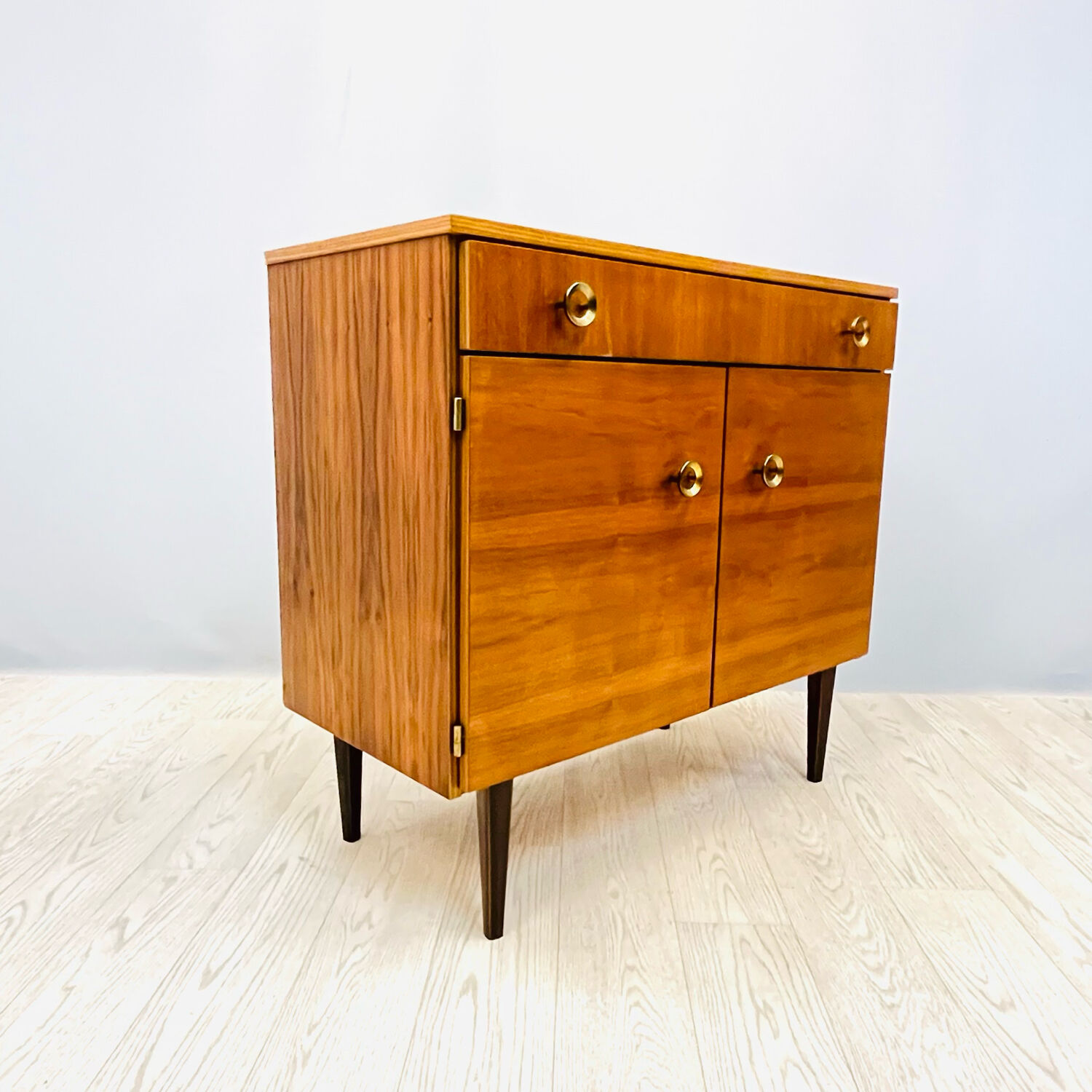 Shoes cabinet