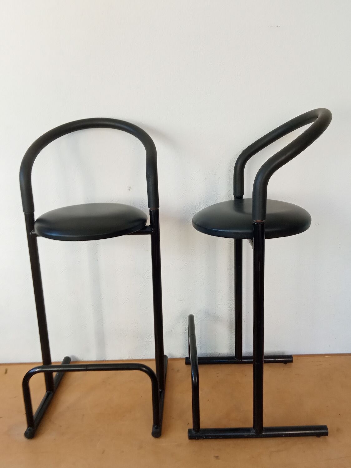Pair of post-modern bar stools, Amisco, 1980s