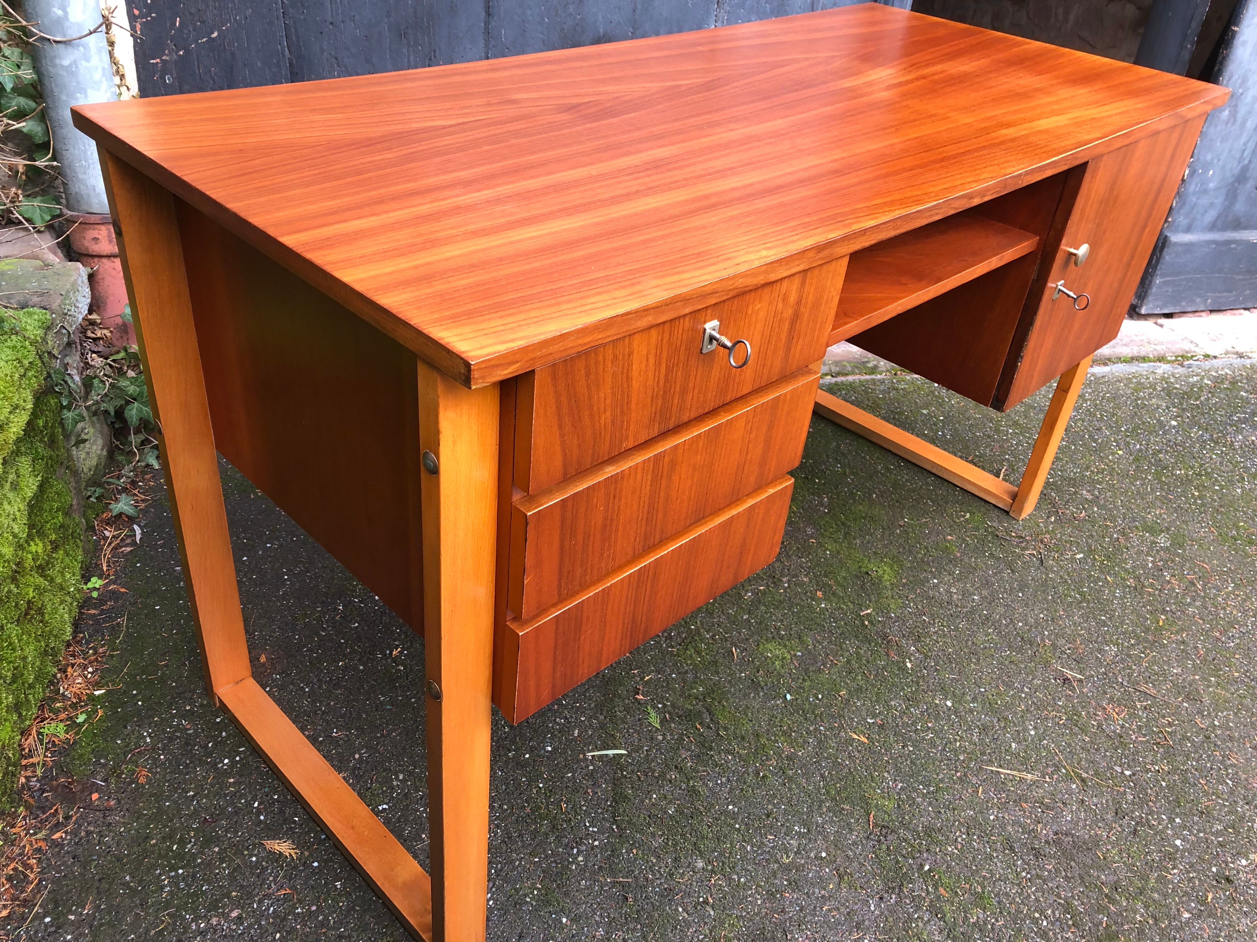 Bureau scandinave en teck et hêtre vernis années 60