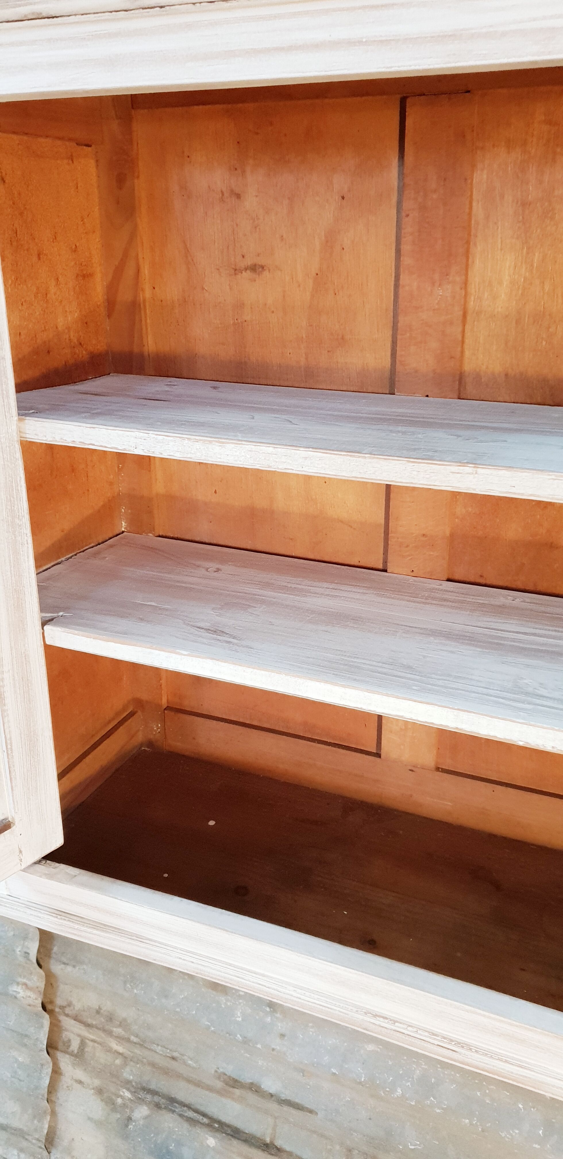 Showcase furniture to hang