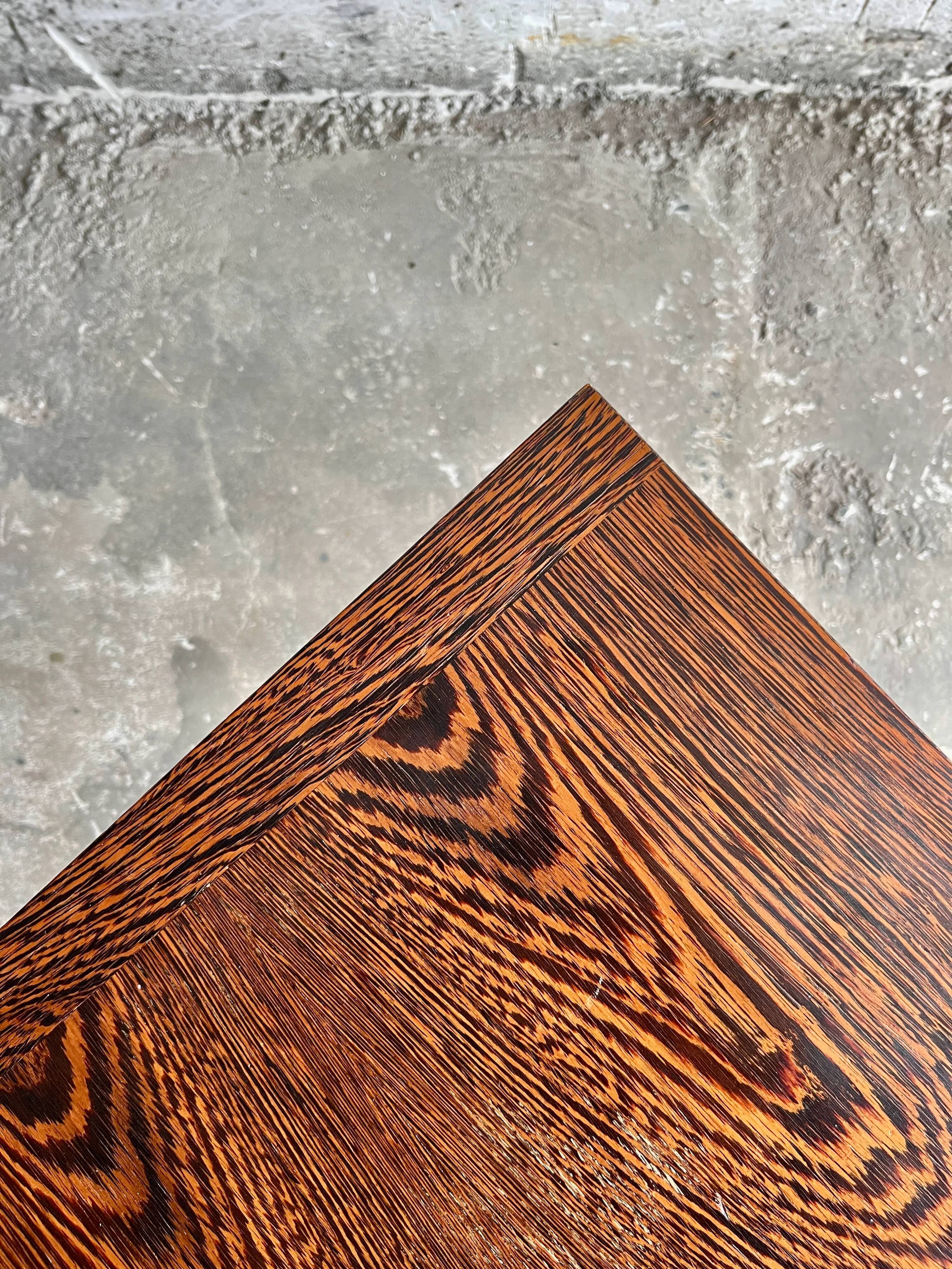 Table à manger belge mid-century avec pieds chromés