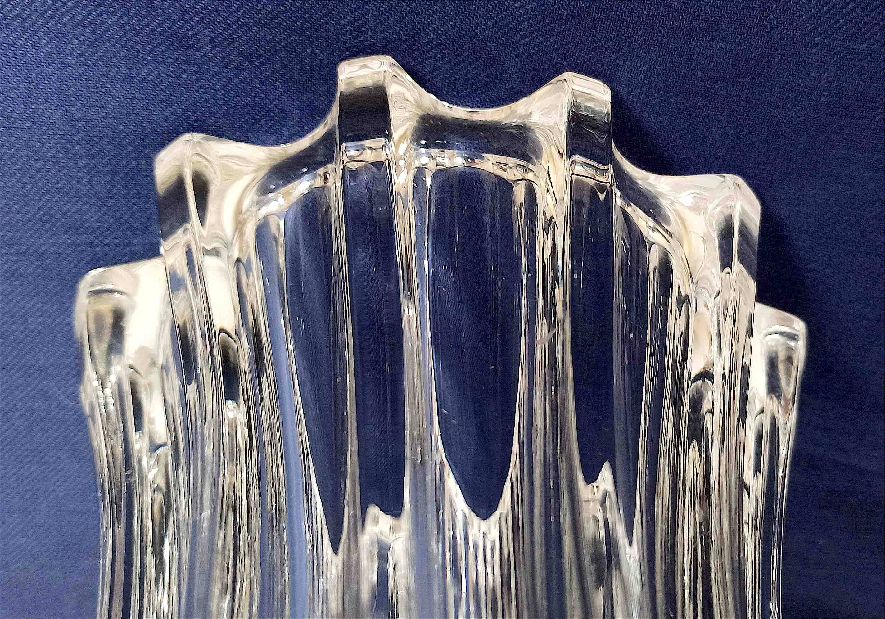 Art Deco vase Pierre D'Avesn molded glass Height 17 cm