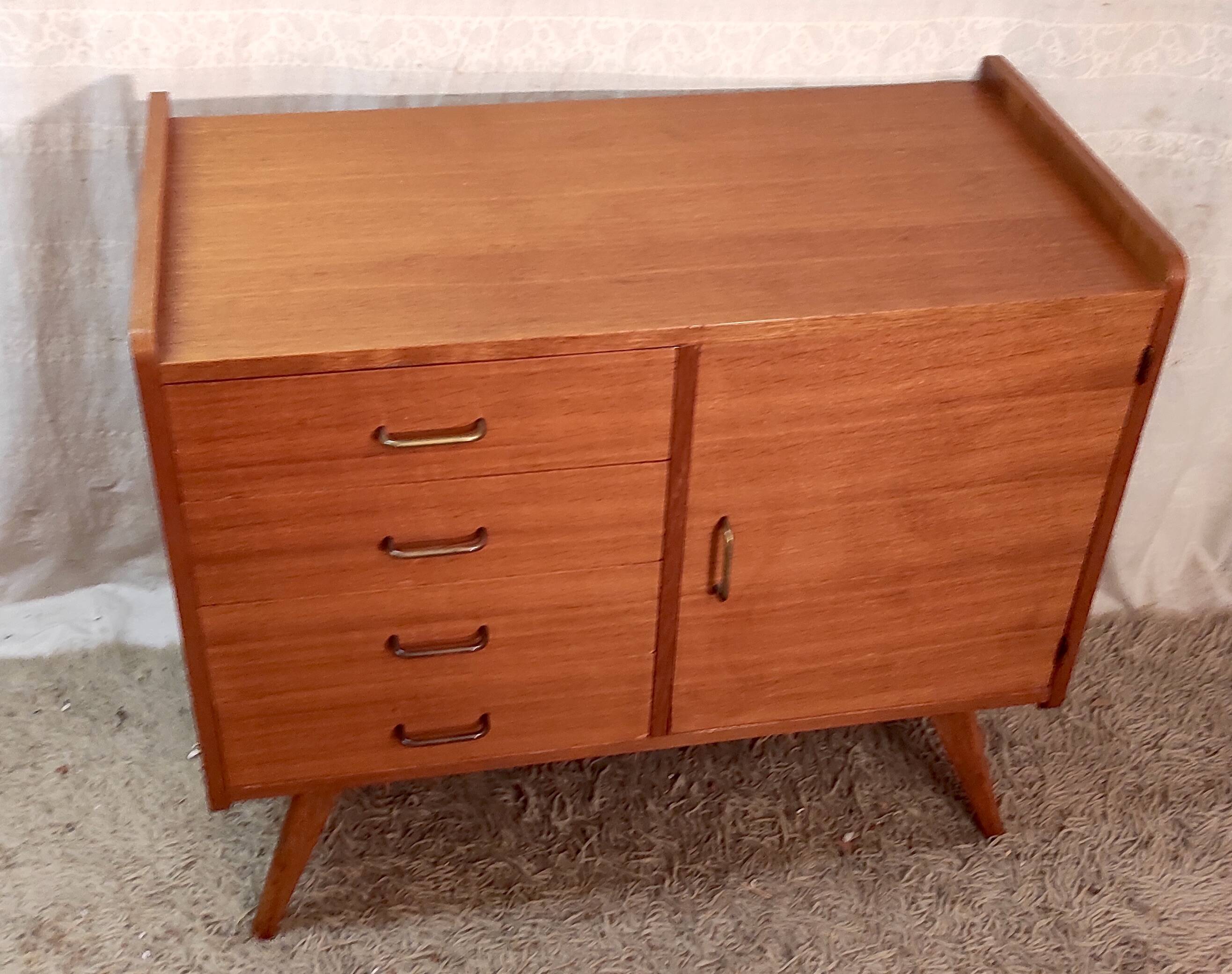 Commode en chêne, pieds compas, années 60